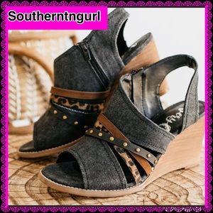 NIB Very G by Gypsy Jazz “ Jamison ” Black Wedge Sandals